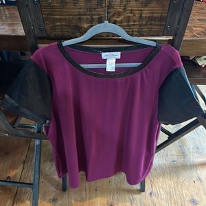 New woman’s top wine color with black  short sleeves  size 3x